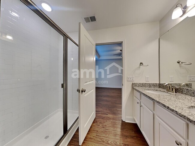 Building Photo - 234 Swan Dr