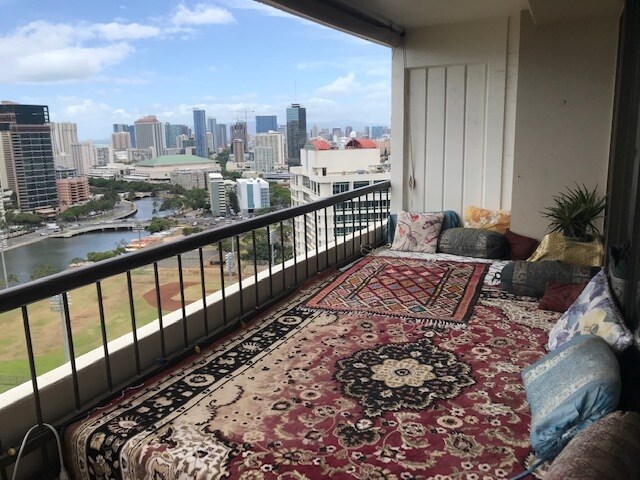 Lanai View Looking West - 2333 Kapiolani Blvd