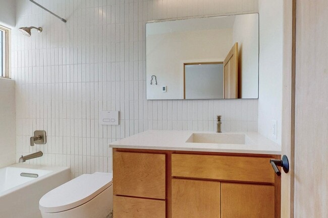 Building Photo - North Valley Fabulous 2018/sf 2 Bedroom  2.5 Bath  with Garage