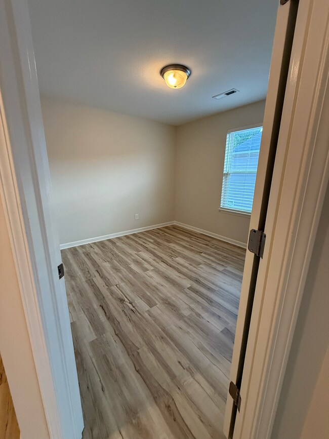 Building Photo - 2709 Manthorp Terrace