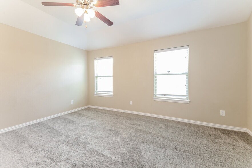 Building Photo - 7645 Hollow Point Dr