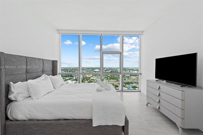 Building Photo - 851 NE 1st Ave