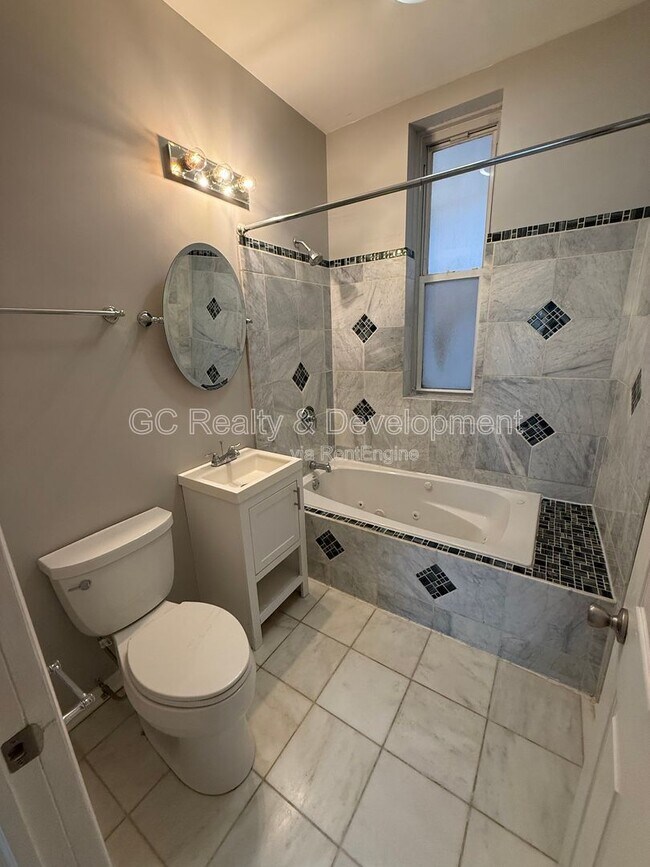 Building Photo - 3609 S Giles Ave