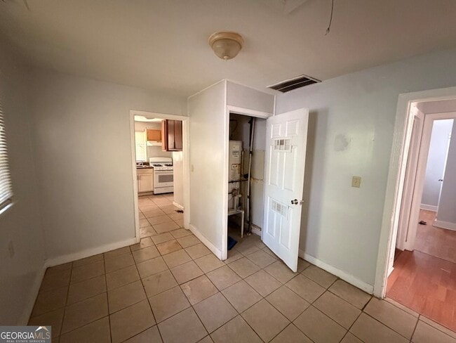 Building Photo - 2203 Tiger Flowers Dr NW