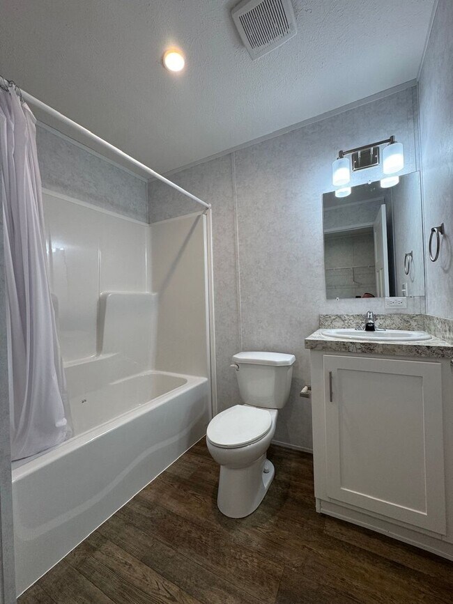 Building Photo - 465-1 Royal Manor Rd-