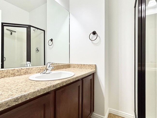 Building Photo - Beautiful Draper Townhome at Bella Monte!