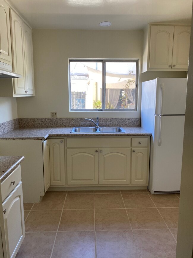 Building Photo - 11620 Iowa Ave