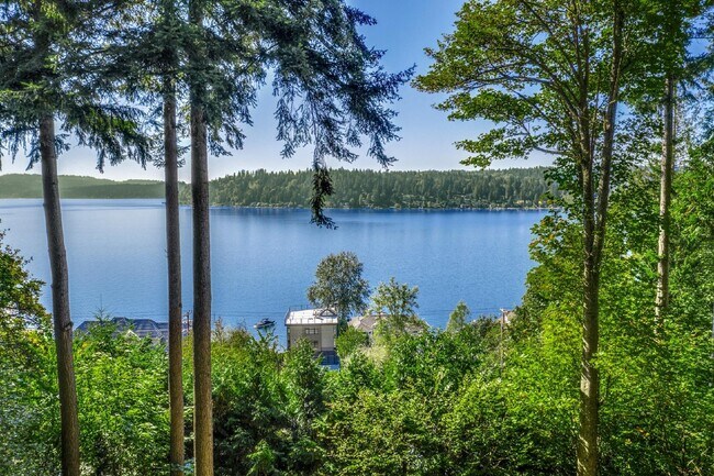 Building Photo - Outstanding Lake Sammamish Views. Private ...