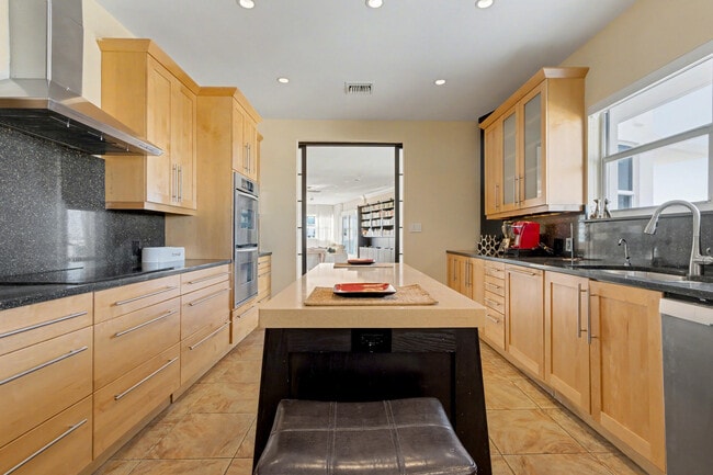 Building Photo - 3430 Galt Ocean Dr