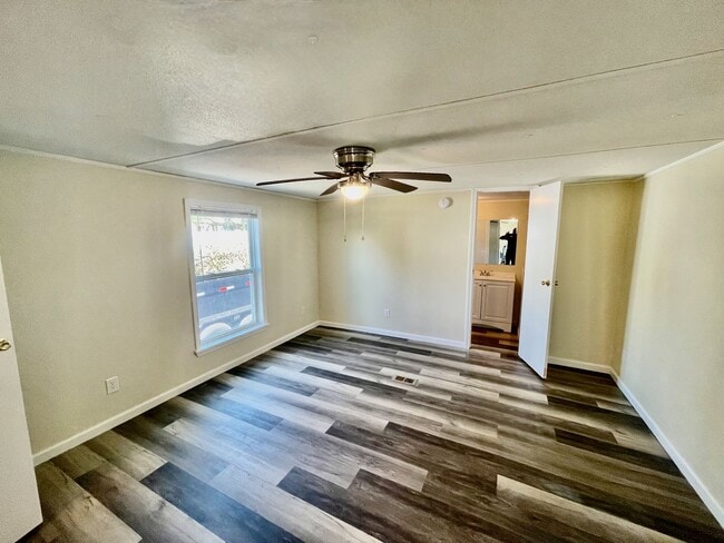 Building Photo - Recently Renovated 2 Bedroom / 2 bathroom ...