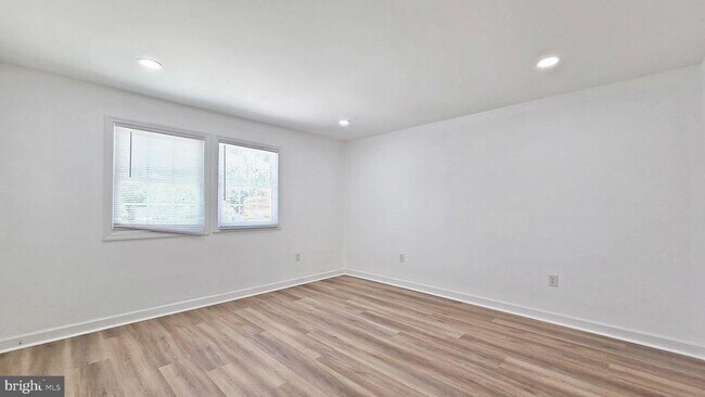 Building Photo - 1712 Mt Vernon Ave