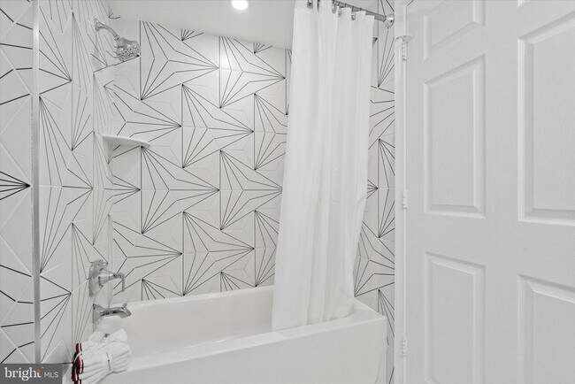 Building Photo - 3101 N Hampton Dr