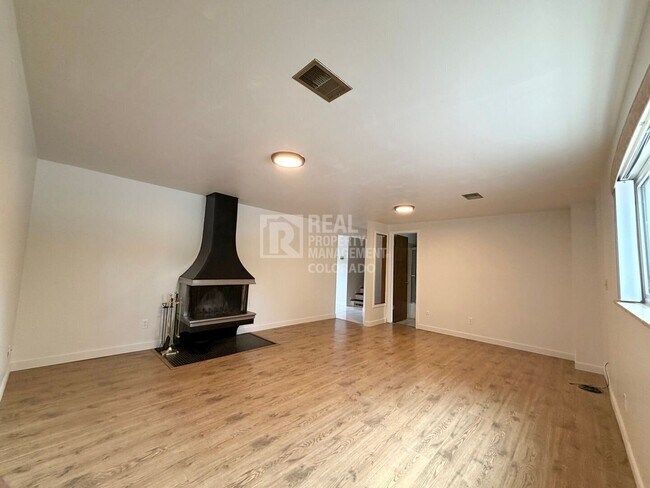 Building Photo - 511 E Panama Dr