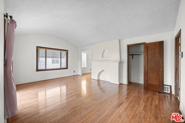 Building Photo - 609 Padilla St