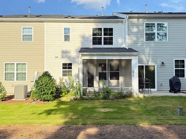 Building Photo - 3 Bedroom One Garage Townhome for Rent