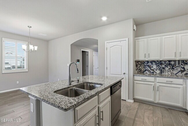 Building Photo - 12365 Desert Vista Ave