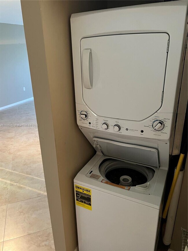 Building Photo - 12550 SW 15th St