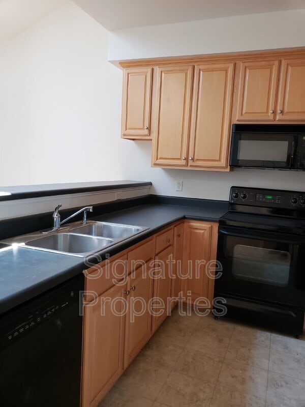 Building Photo - 9704 Bartley Pond Dr