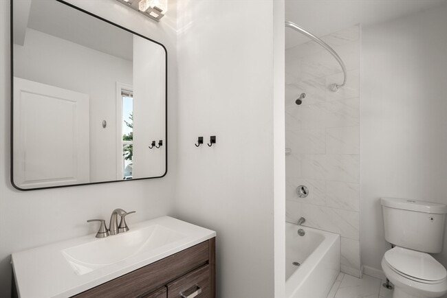 Building Photo - 599 Broadway