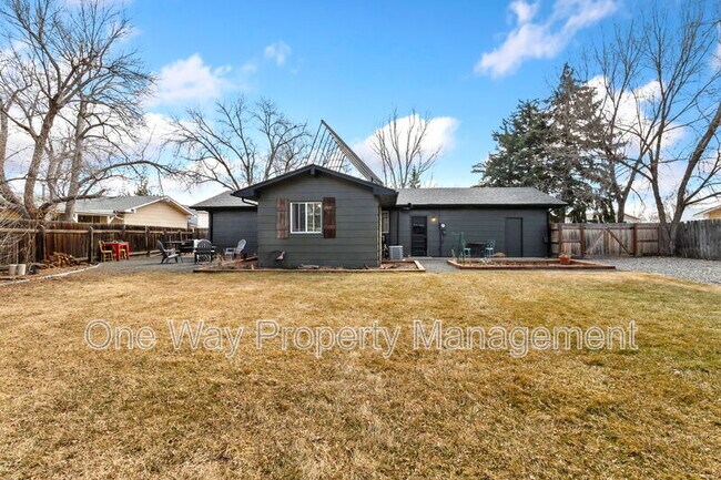 Building Photo - 918 Woodbine Dr