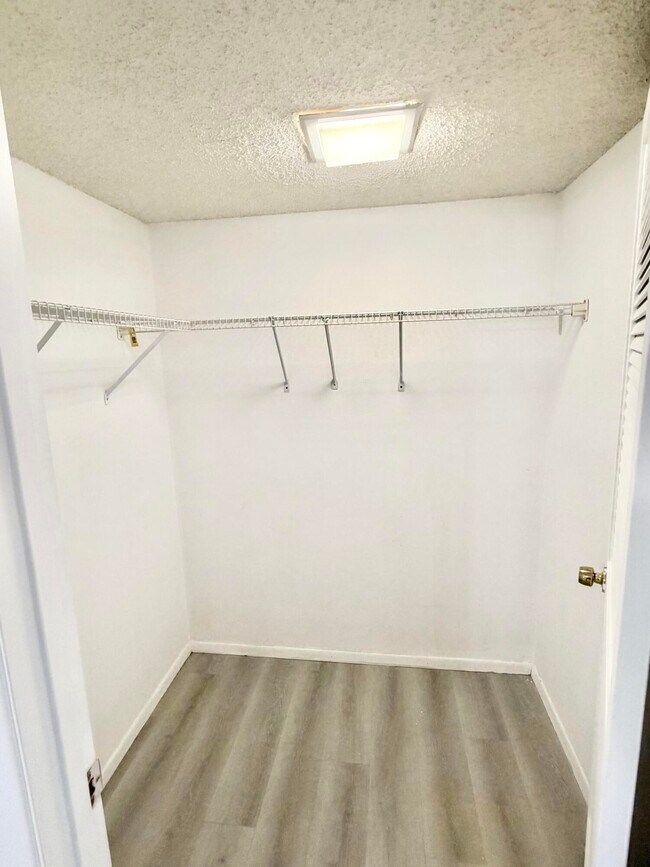 Building Photo - 1101 Bahama Bend