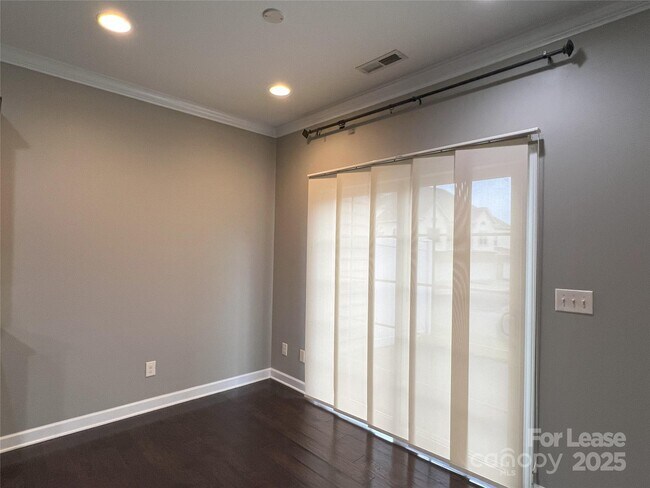 Building Photo - 15125 Jade St