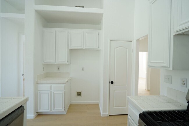 Building Photo - Beautiful 3 Bed / 2 Bath Moreno Valley Home with Garage