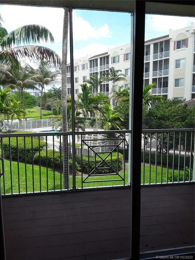 Building Photo - 3600 Oaks Clubhouse Dr