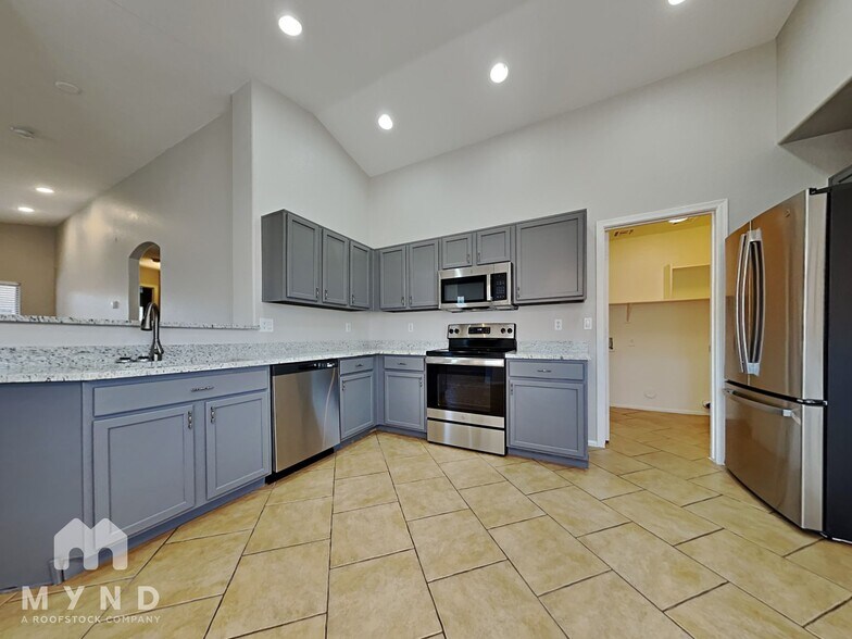 Building Photo - 40167 N Costa Del Sol Dr