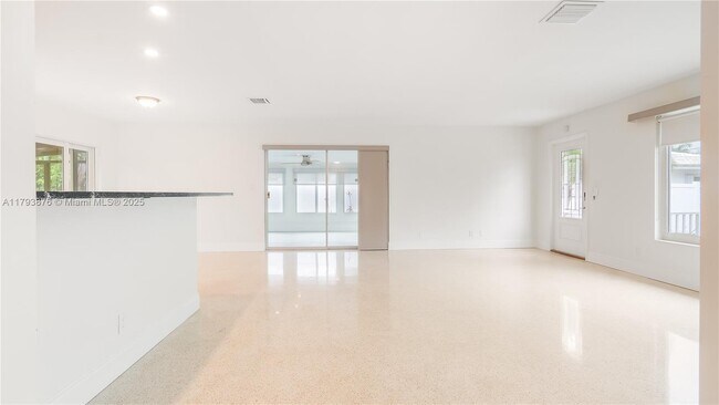 Building Photo - 4512 Sea Grape Dr