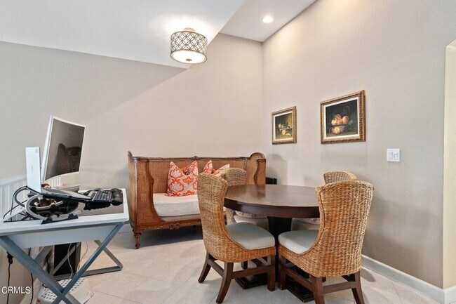 Building Photo - 2 Bedroom + 2.5 Bathroom Townhome + Loft! | Weston Cape Regatta | Ventura | Unfurnished