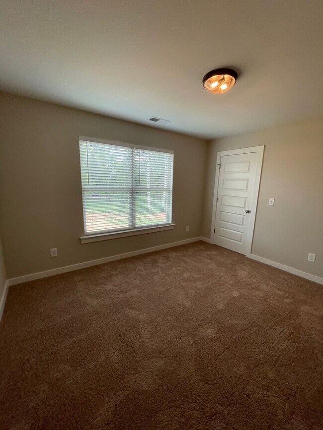 Building Photo - New Construction Home for Rent in Weaver, ...