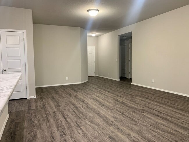 Building Photo - This is a very well maintained home in the desirable Bixby School district.