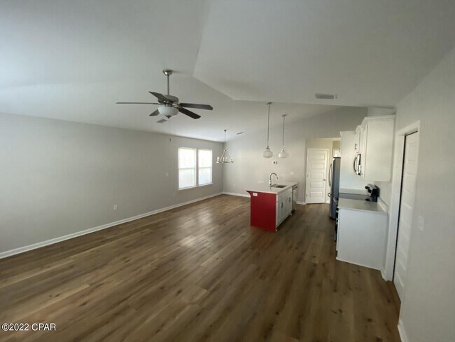 Building Photo - 401 Raven Ln