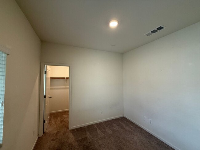 Building Photo - 4-bedroom single story in Manteca!