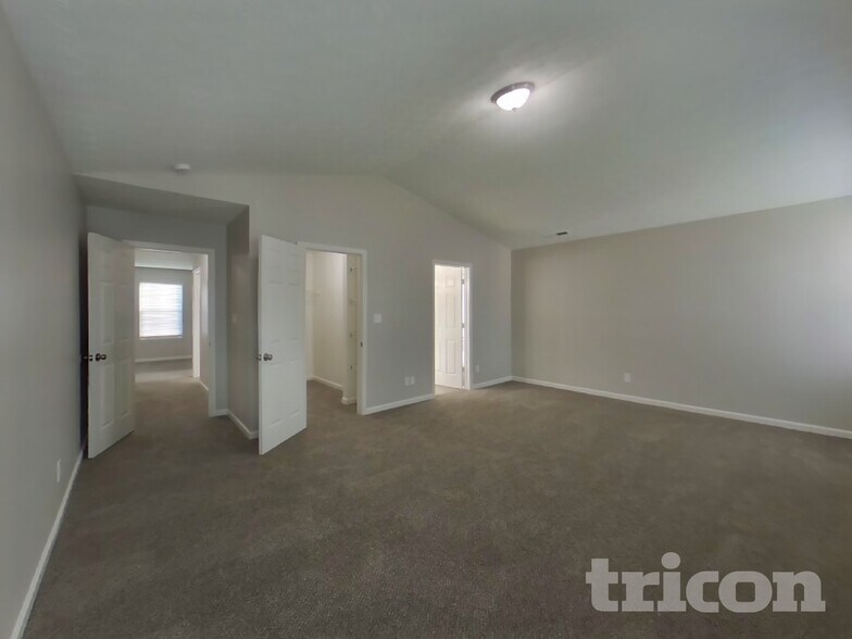 Building Photo - 1233 River Ridge Dr