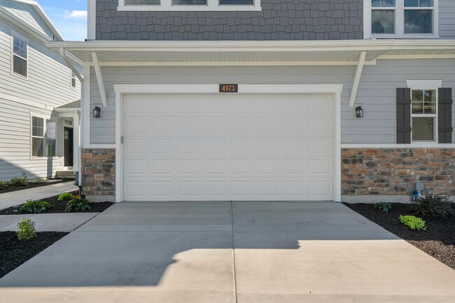 Building Photo - 4973 N Willowbank Dr