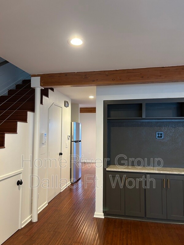 Building Photo - 4134 Travis St