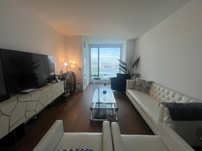 Building Photo - 99 Hudson St