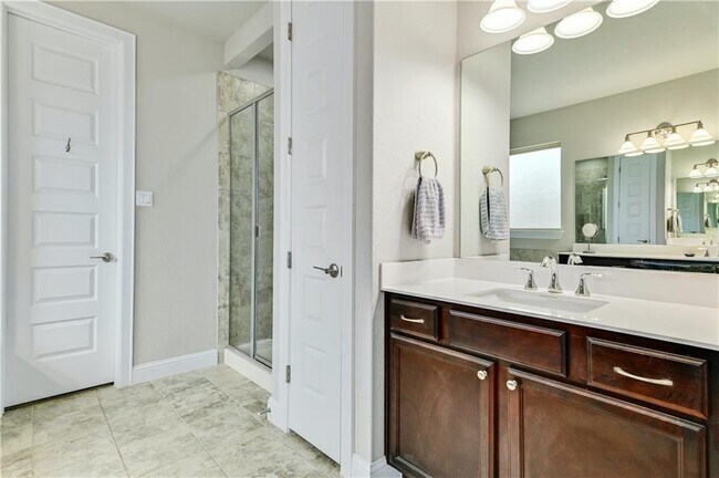 Building Photo - 6825 Leonardo Dr