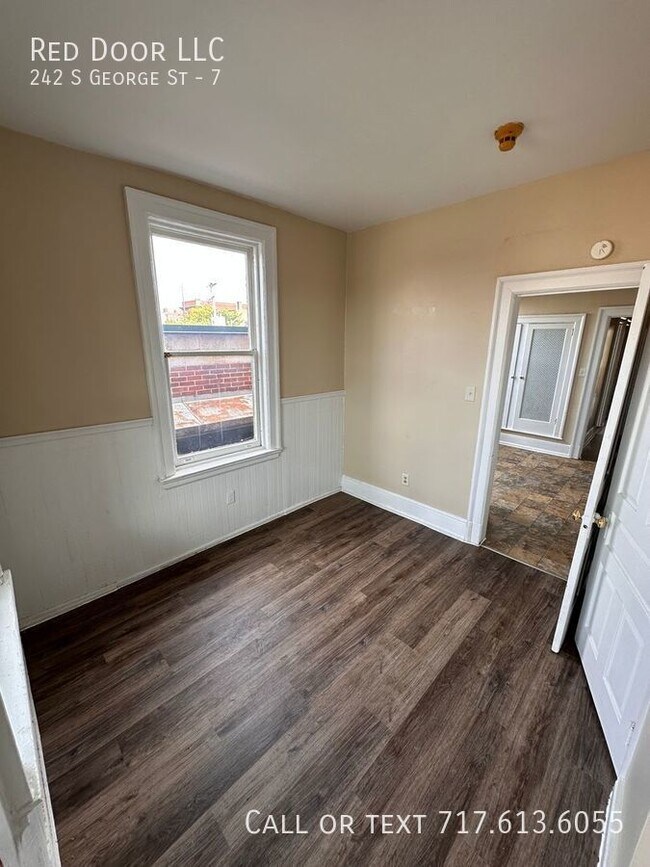 Building Photo - 242 S George St