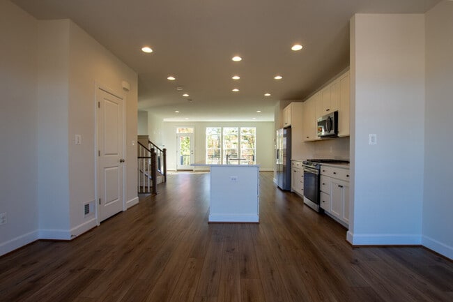 Building Photo - 5227 Ridgeview Retreat Dr