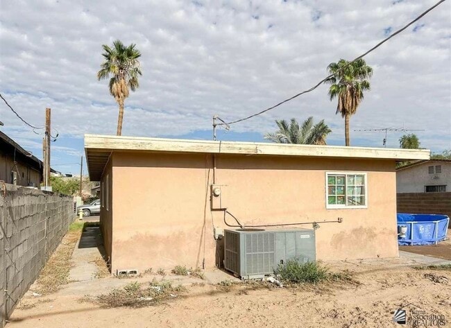 Building Photo - 1330 La Madera Dr