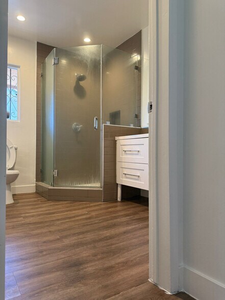 Building Photo - 1339 N Hobart Blvd