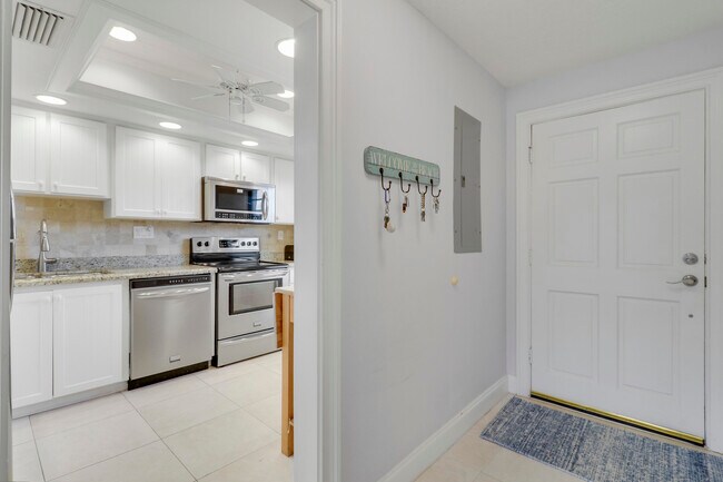 Building Photo - 275 S Beach Rd