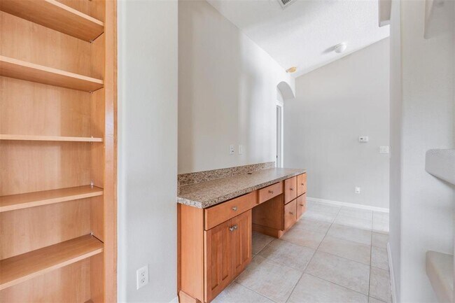 Building Photo - 6008 Fishhawk Crossing Blvd