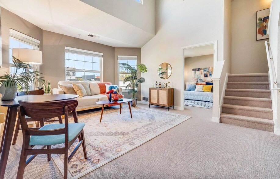 Living/dining space - 555 10th St