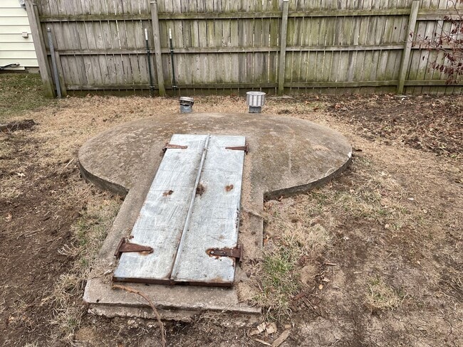 Building Photo - Update 3 Bed/1 Bath Home!