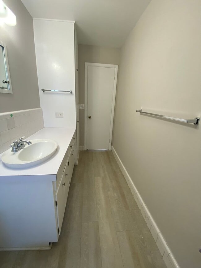 Building Photo - 612 Prosperity Farms Rd