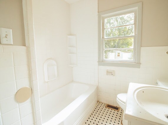 Building Photo - 402 Belcher Dr